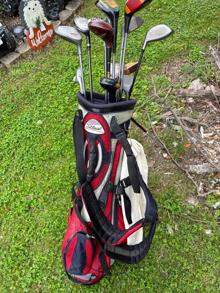 Titleist standing golf bag with clubs - photo 3