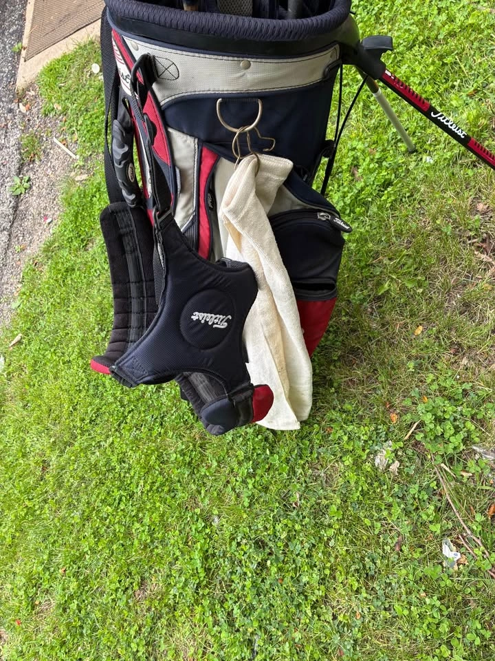 Titleist standing golf bag with clubs - photo 4