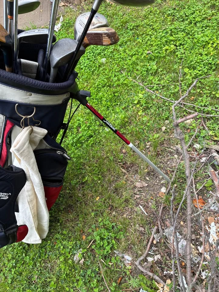 Titleist standing golf bag with clubs - photo 5