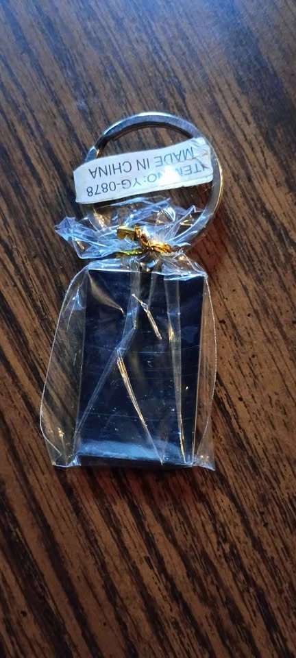 New York City Vintage Metal Keychain - photo 2