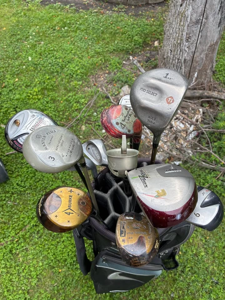 Nike golf bag with various golf clubs - photo 3