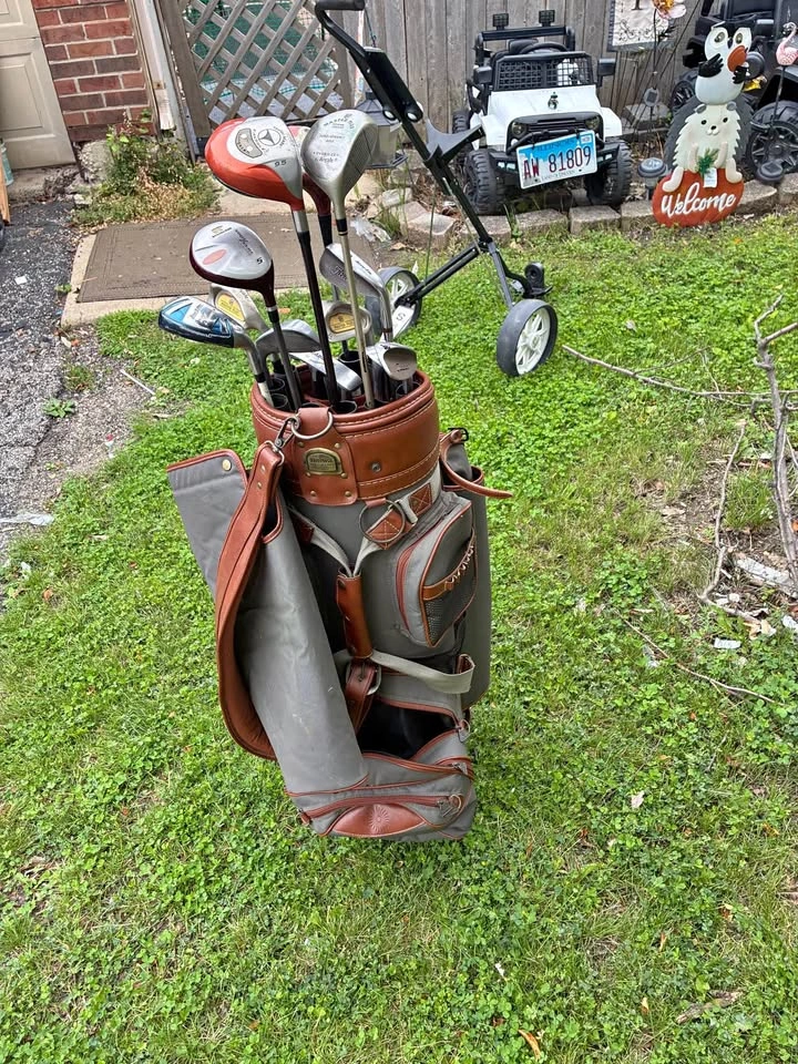 Vintage daiwa golf bag with clubs