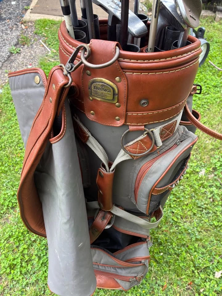 Vintage daiwa golf bag with clubs - photo 3