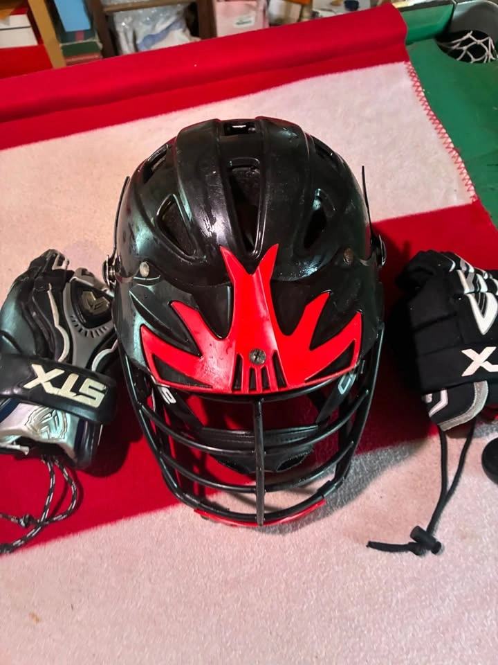Lacrosse helmet and gloves - photo 2