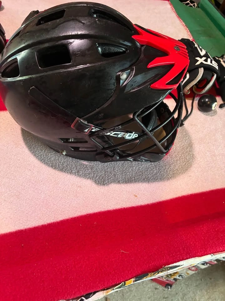 Lacrosse helmet and gloves - photo 3