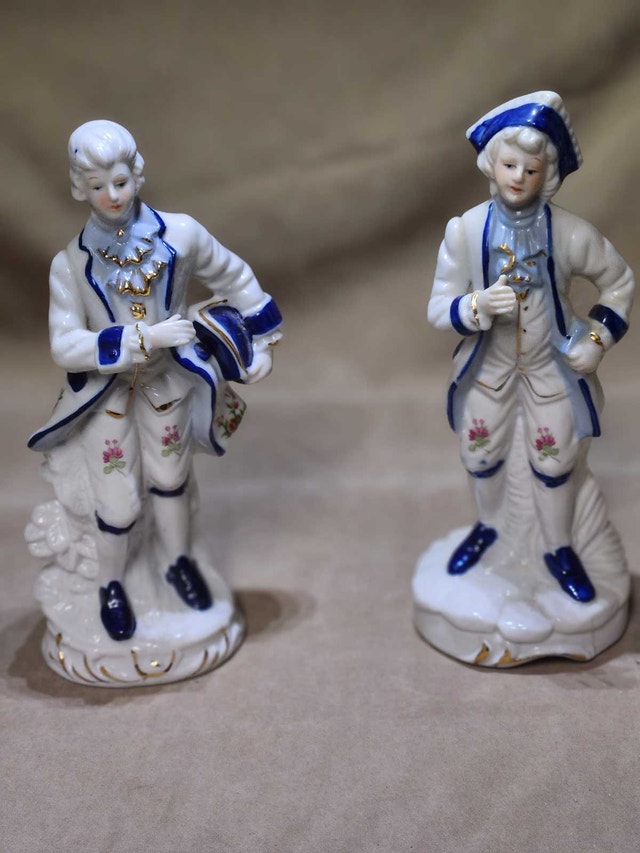 Vintage Porcelain Colonial Figurines, Pair of Decorative Statues - photo 2