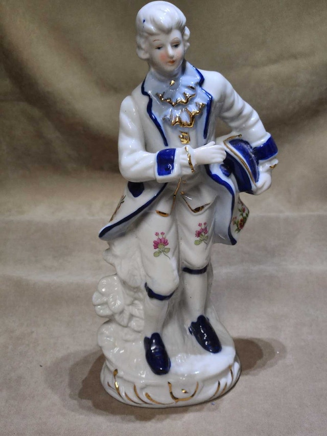 Vintage Porcelain Colonial Figurines, Pair of Decorative Statues - photo 3
