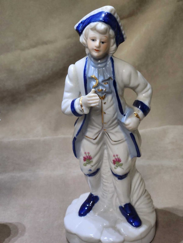 Vintage Porcelain Colonial Figurines, Pair of Decorative Statues - photo 4