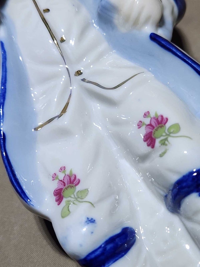 Vintage Porcelain Colonial Figurines, Pair of Decorative Statues - photo 5