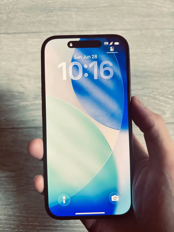 iPhone 15 - photo 2