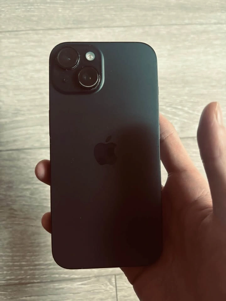 iPhone 15 - photo 3