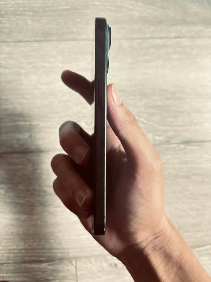 iPhone 15 - photo 4
