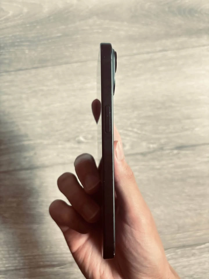 iPhone 15 - photo 5