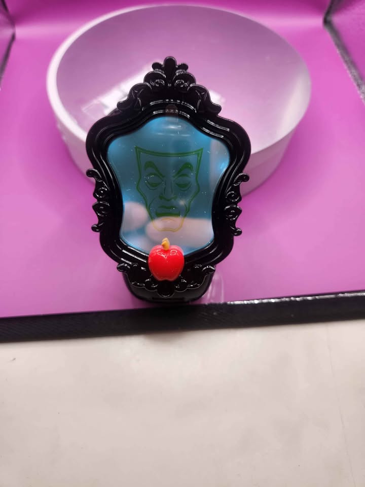 Evil Queens Light-up Magic Mirror Holder - photo 3