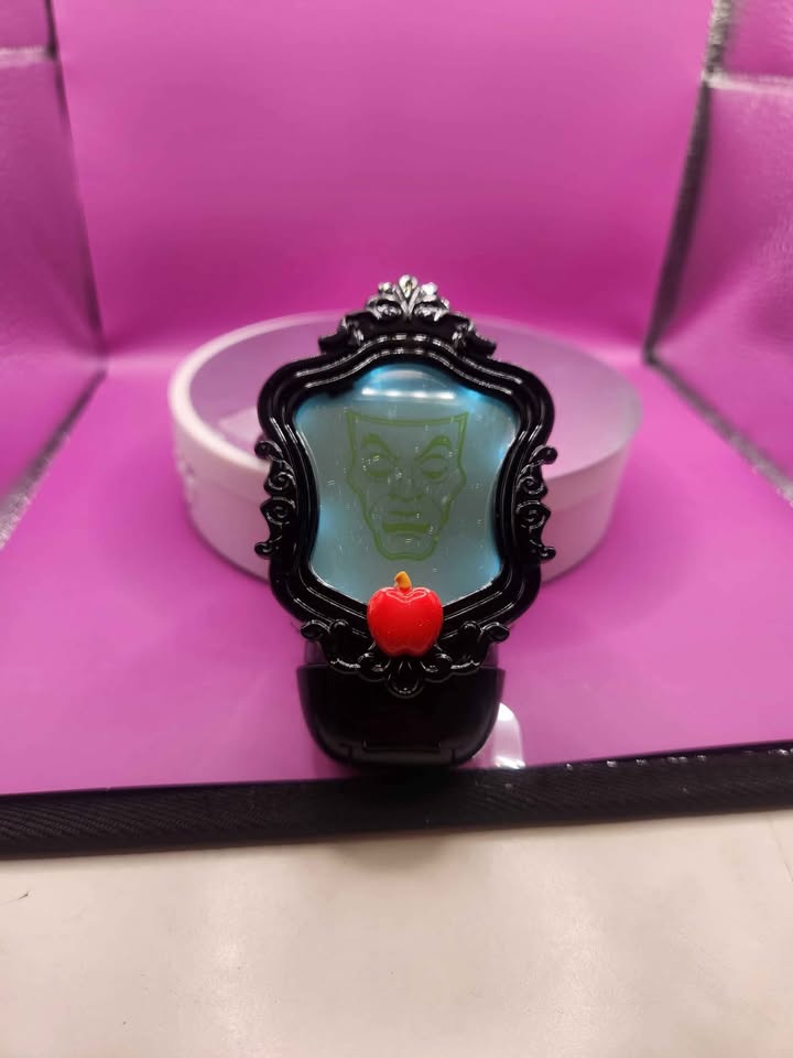 Evil Queens Light-up Magic Mirror Holder - photo 4