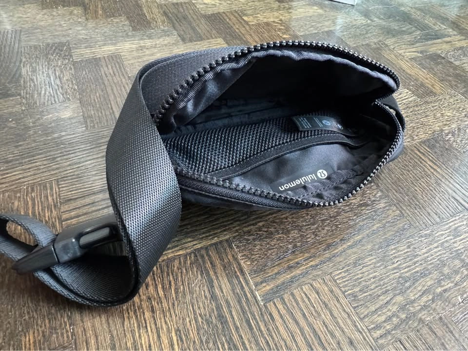 Lululemon | Team CAN Future Legacy Everywhere Belt Bag - photo 3