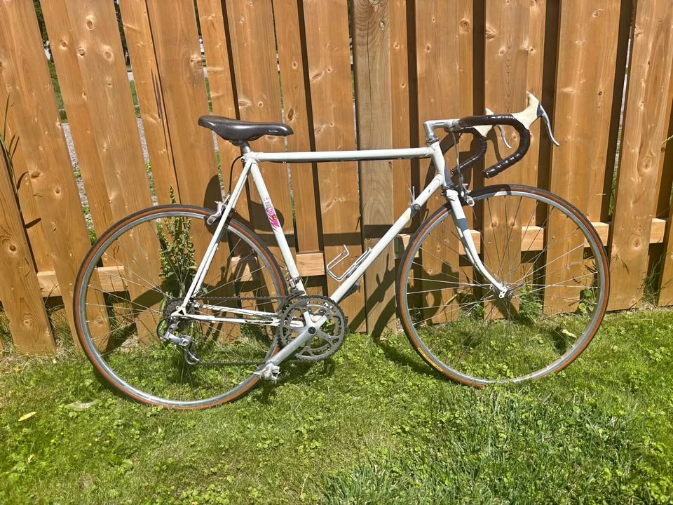 700c Ishiwata Unique White Road Bike