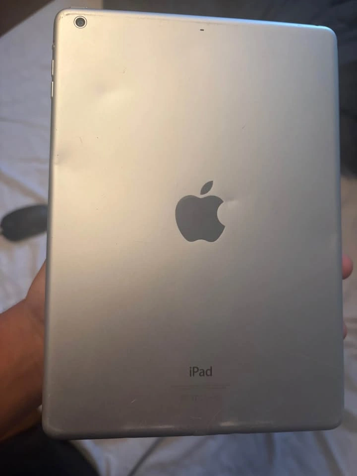 Apple Ipad ( 2013 1st Gen ) - photo 2
