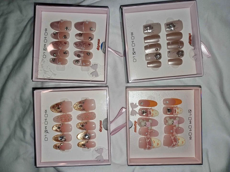 Press on nails
