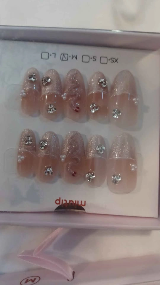 Press on nails - photo 3