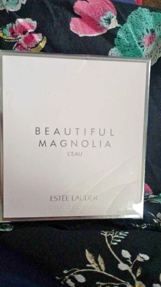 Brand new beautiful magnolia estee Lauder EUA TOILETTE SPRAY
