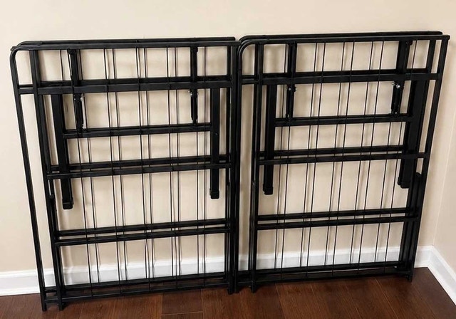 Queen foldable bedframe