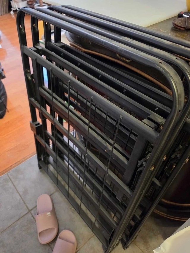 Queen foldable bedframe - photo 2