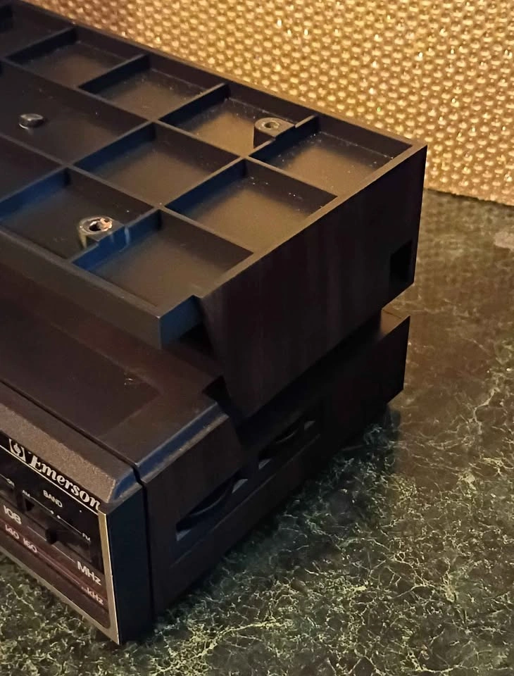 Emerson Vintage 80s Under Cabinet AM/FM Clock Radio RK4000 - photo 4