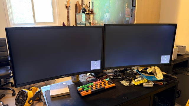 Selling: Samsung 24in curved gaming monitor