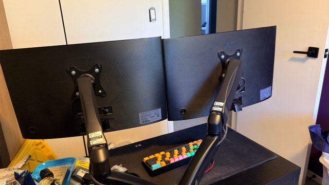 Selling: Samsung 24in curved gaming monitor - photo 2