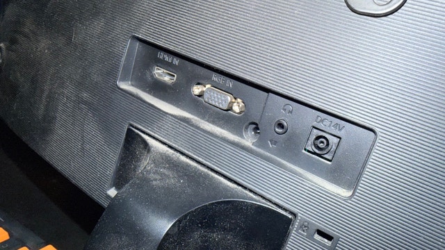 Selling: Samsung 24in curved gaming monitor - photo 4