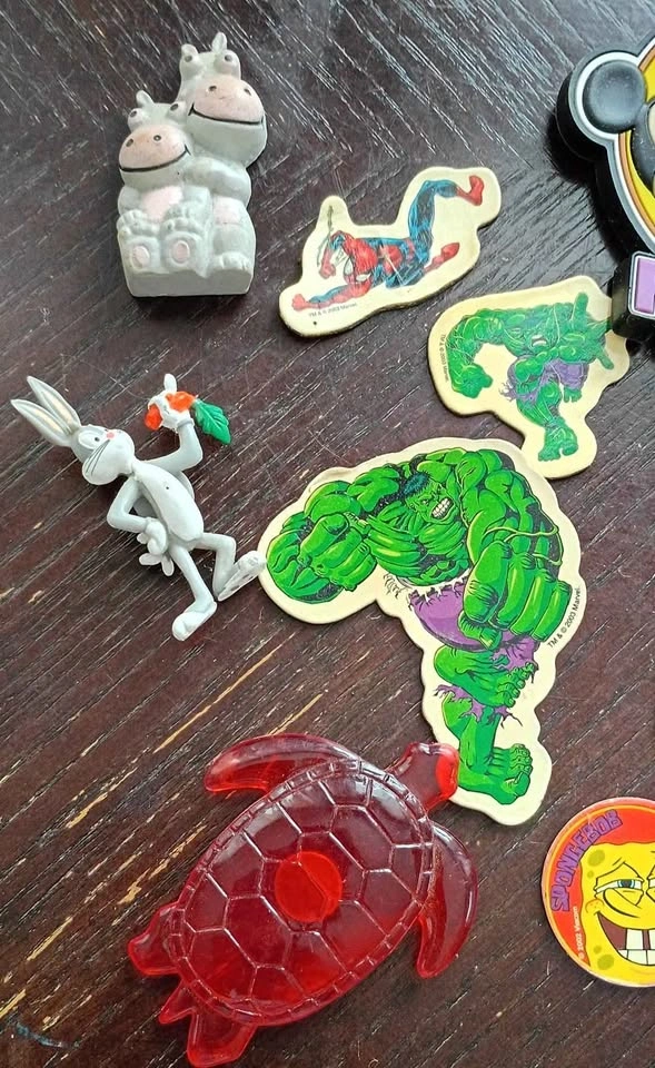 Vintage Magnet Lot Characters Marvel DC Disney Nickelodeon - photo 2
