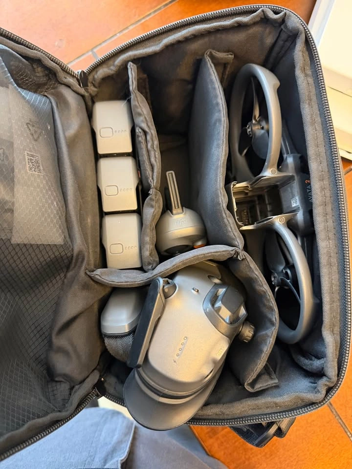 Drone DJI Avata 2 Fly More Combo — 3 Batteries — Barely Used - photo 3