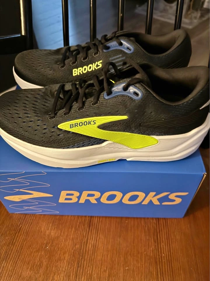 MENS Brooks Ghost Max 3- Size 10