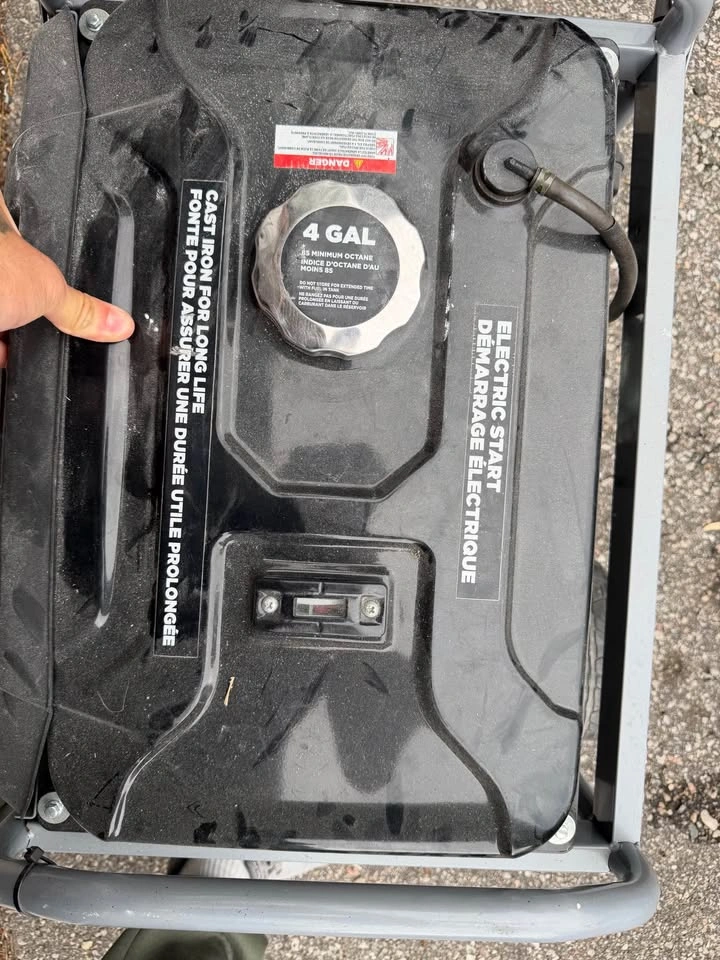 Makita G12000R Generator 7000W Rated 9000W Peak Electric Start - photo 4