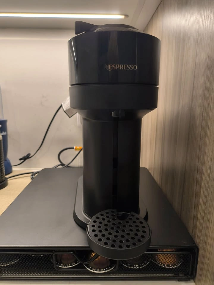 Nespresso - Vertuo Next Deluxe Matte Black Chrome - photo 2