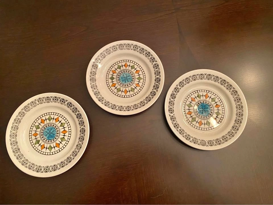 Set of 3 Kathie Winkle “Roulette” Pattern for Broadhurst 7 inch