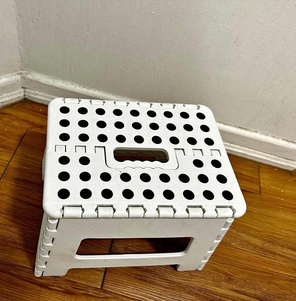 Foldable multipurpose stool