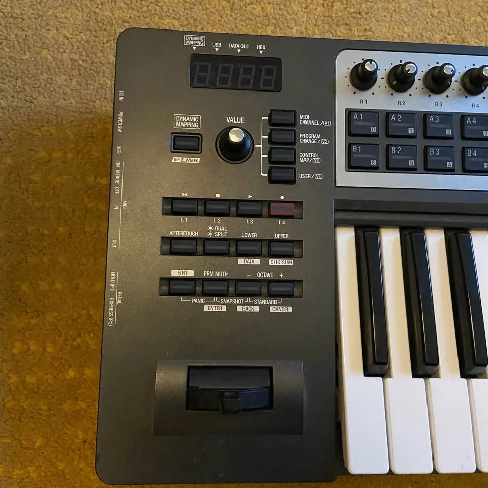Roland EDIROL PCR-300 Midi Keyboard Controller image indicator(2)