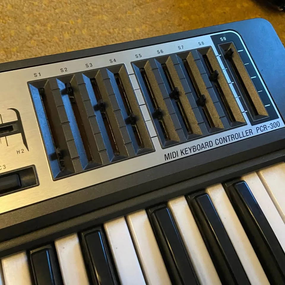 Roland EDIROL PCR-300 Midi Keyboard Controller image indicator(3)