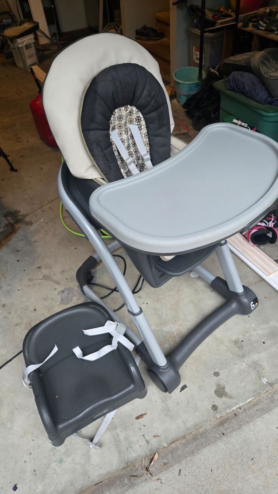 Graco adjustable high chair and booster - photo 2