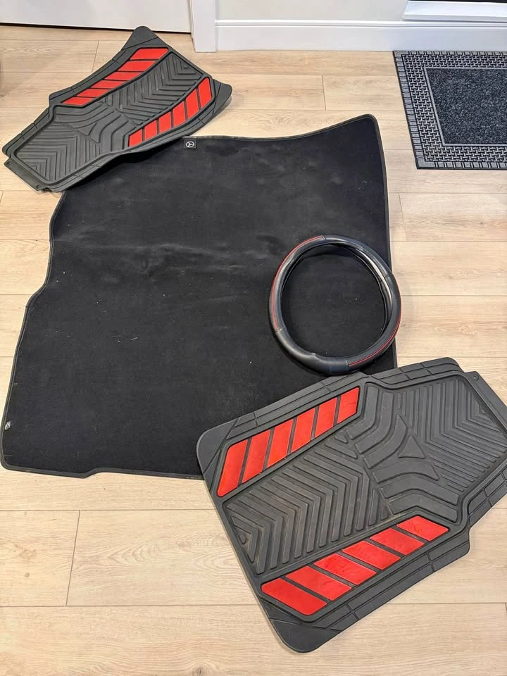 Mercedes-Benz GLC300 Cargo liner, Floor Mats and Steering Wheel