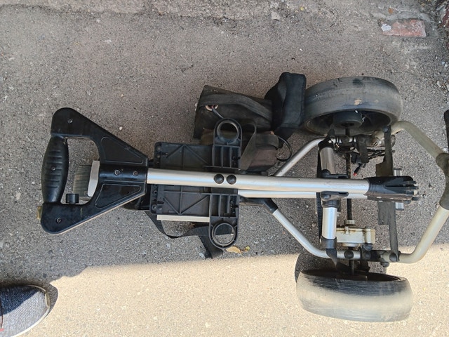 Golf pull cart & balls - photo 2