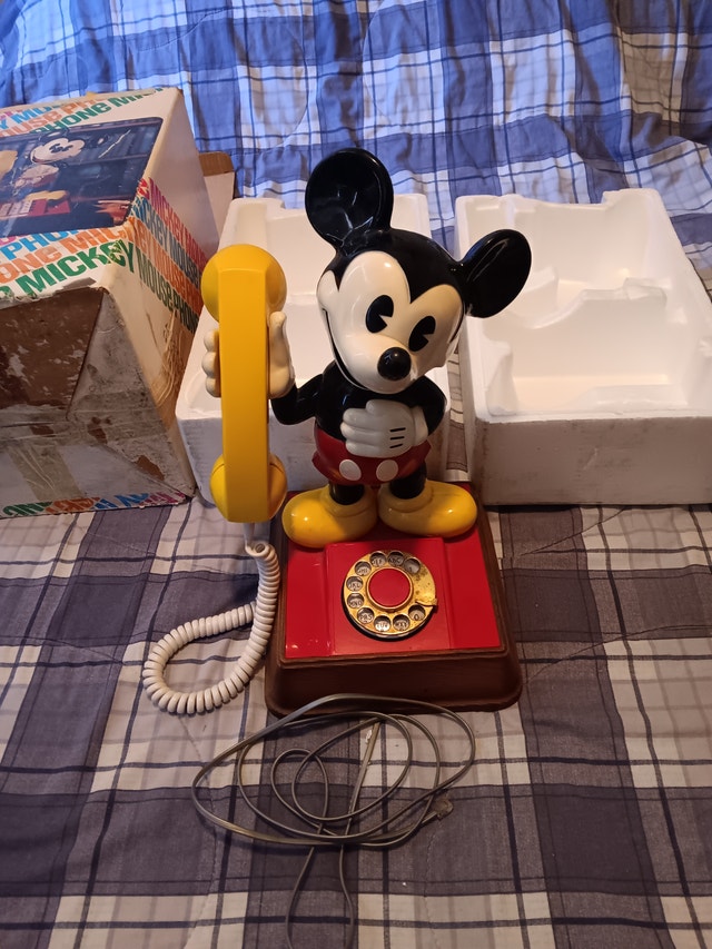 Mickey Mouse phone