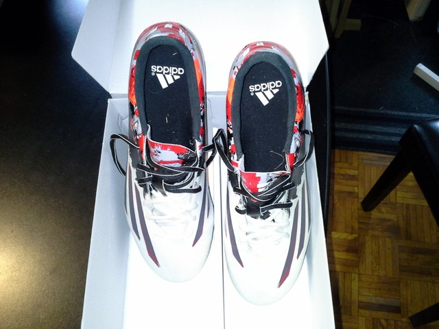Soccer shoes