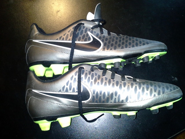 Soccer shoes - photo 2