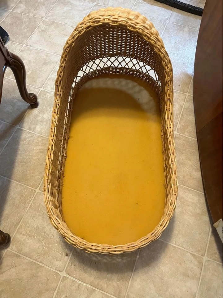 Vintage baby wicker bassinet - photo 2