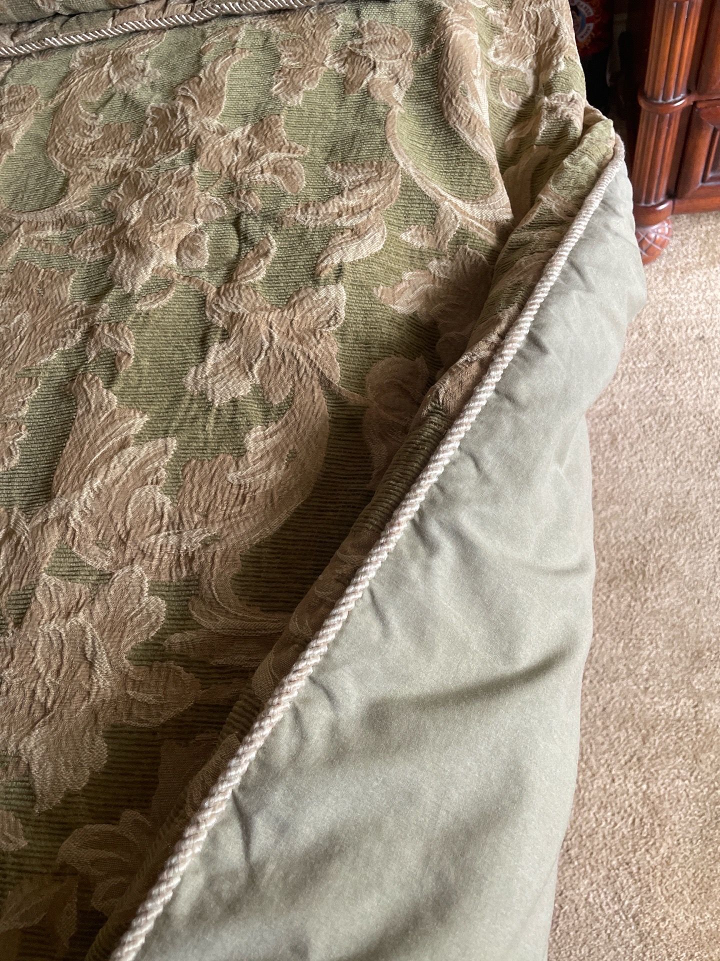 King comforter set - 8 accent pillows - photo 4