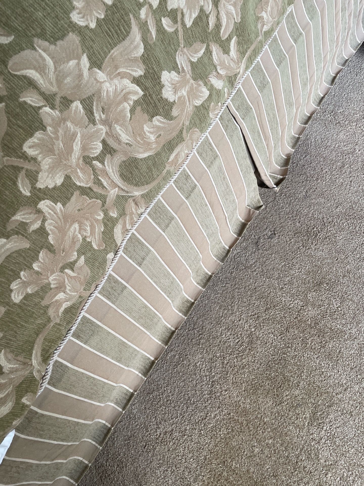 King comforter set - 8 accent pillows - photo 5