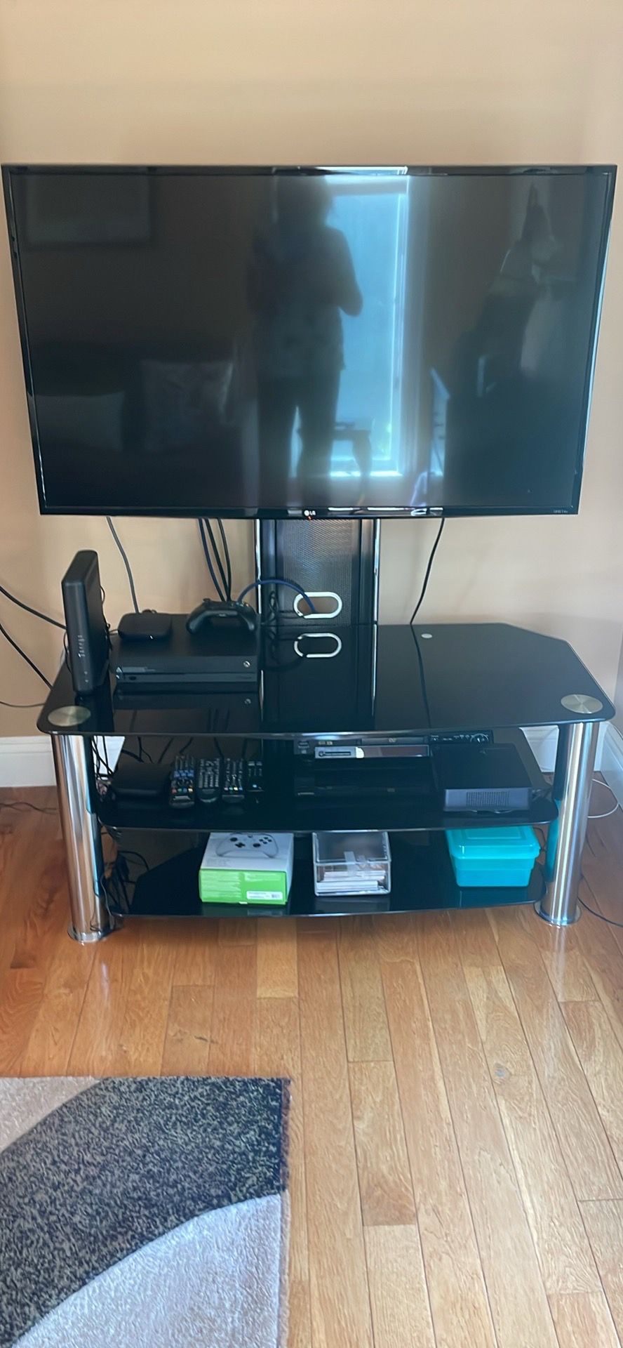 Vizio Smart TV 50” with stand - photo 2